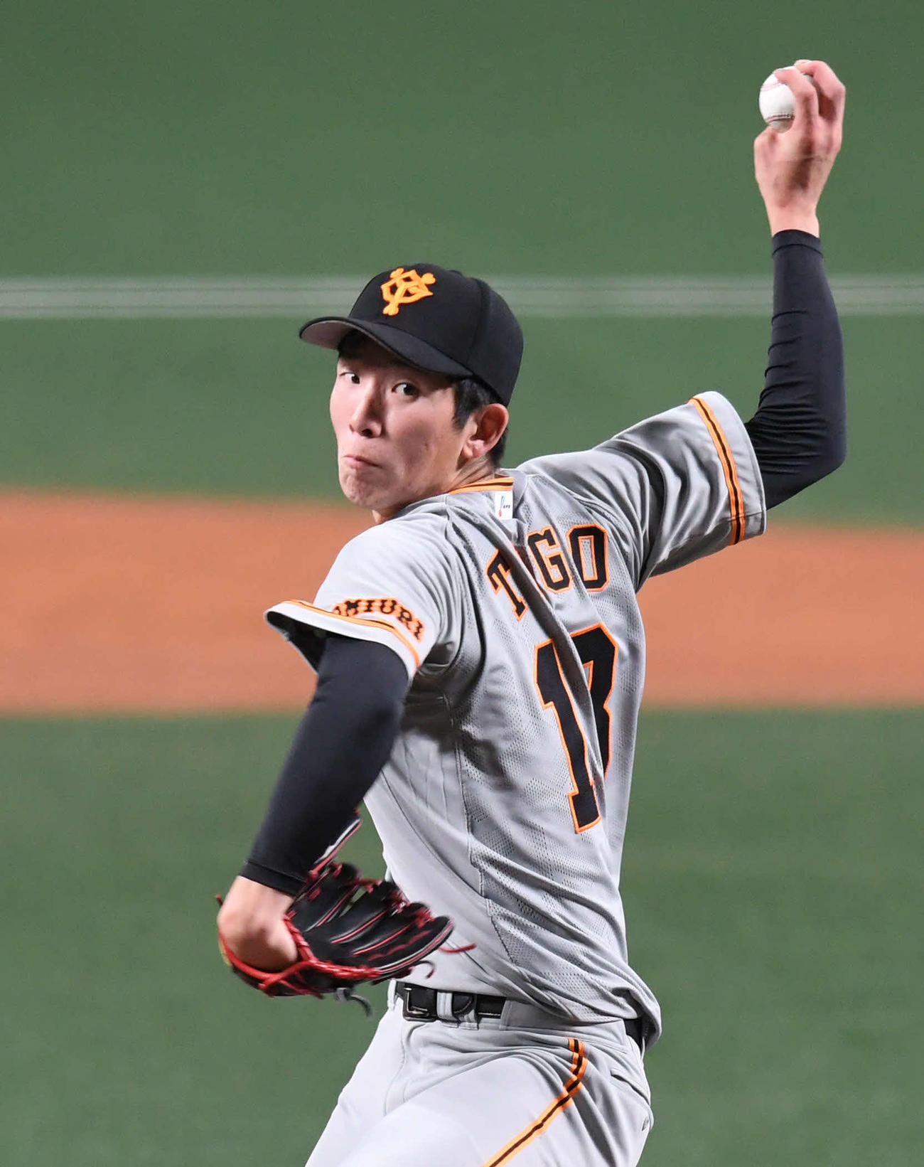 中日対巨人　力投する巨人先発の戸郷（撮影・山崎安昭）