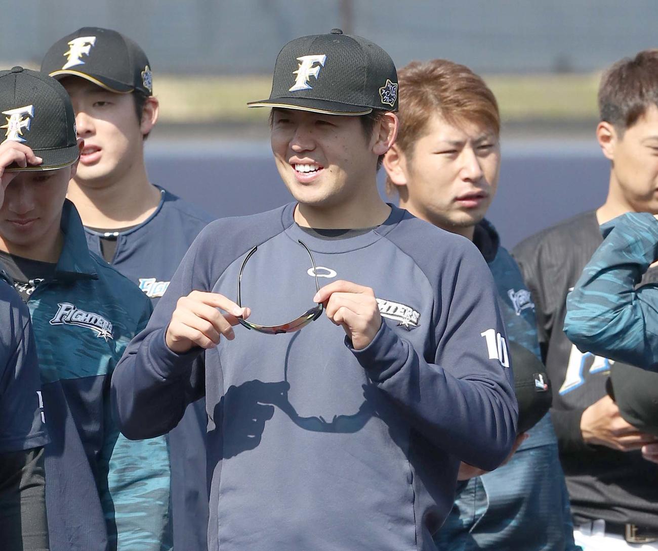 練習前、笑顔の清水（撮影・黒川智章）
