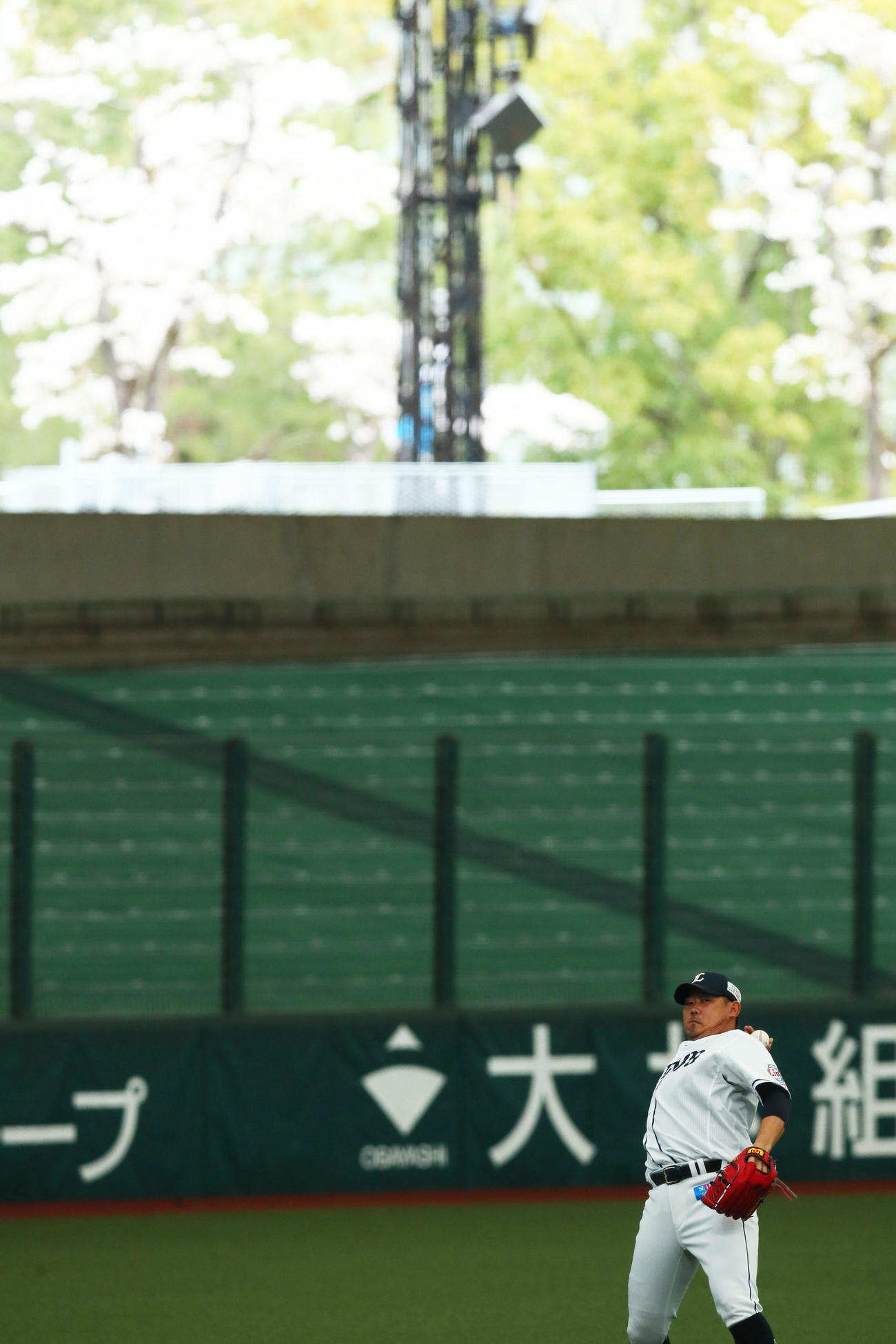 キャッチボールで調整する西武松坂（撮影・足立雅史）