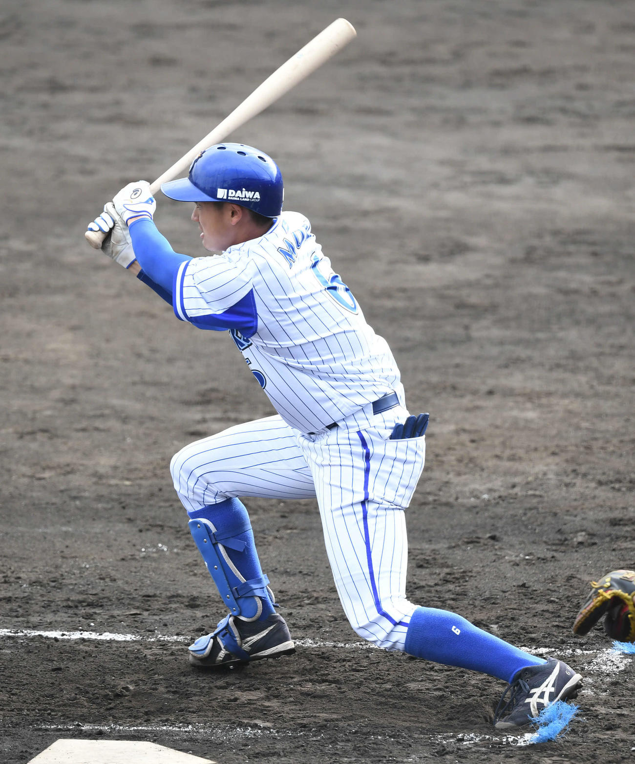 DeNA対BC神奈川　6回裏DeNA無死一塁、森は右前打を放つ（撮影・山崎安昭）