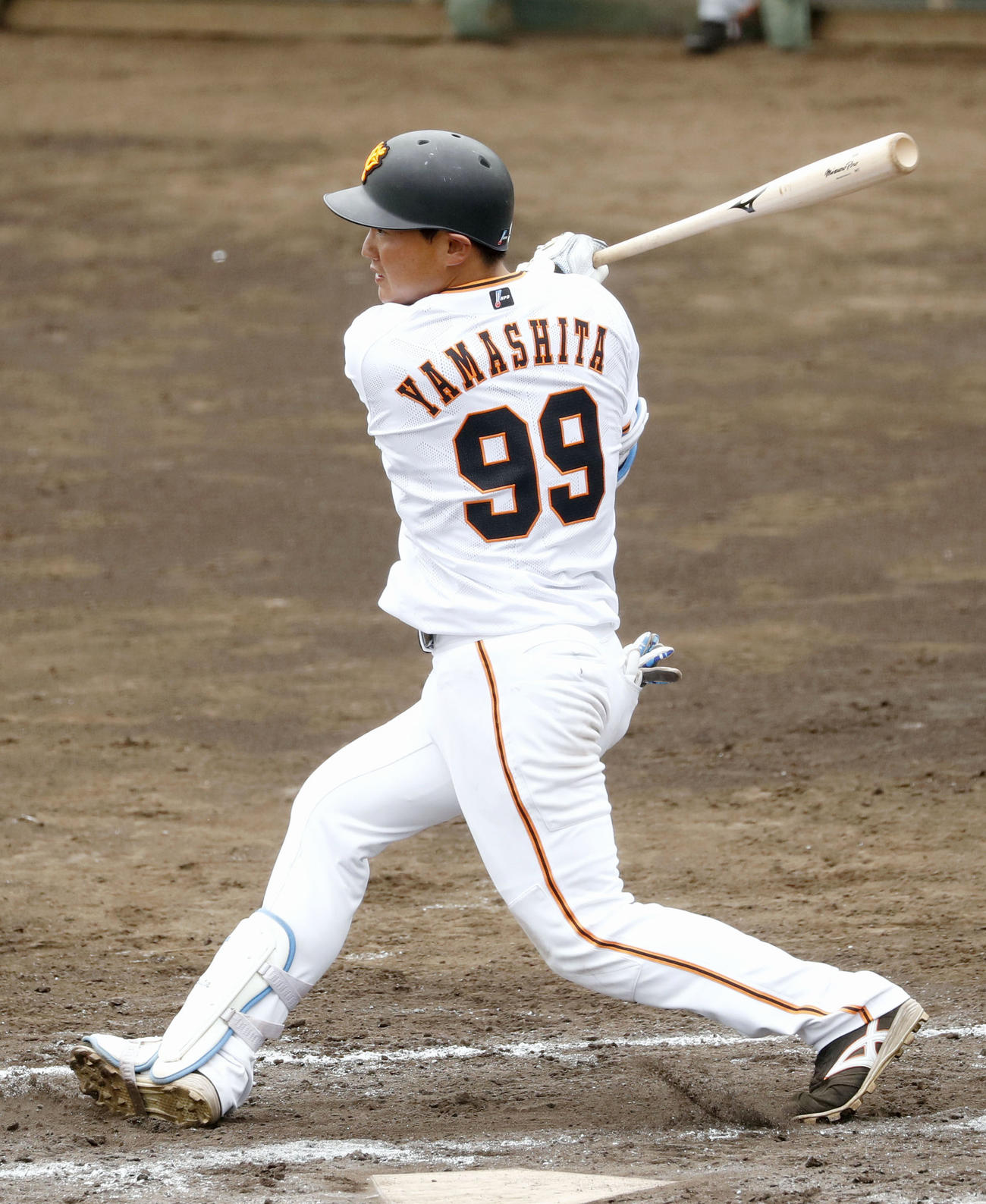 2、3軍紅白戦で、7回に2点二塁打を放った巨人山下（共同）