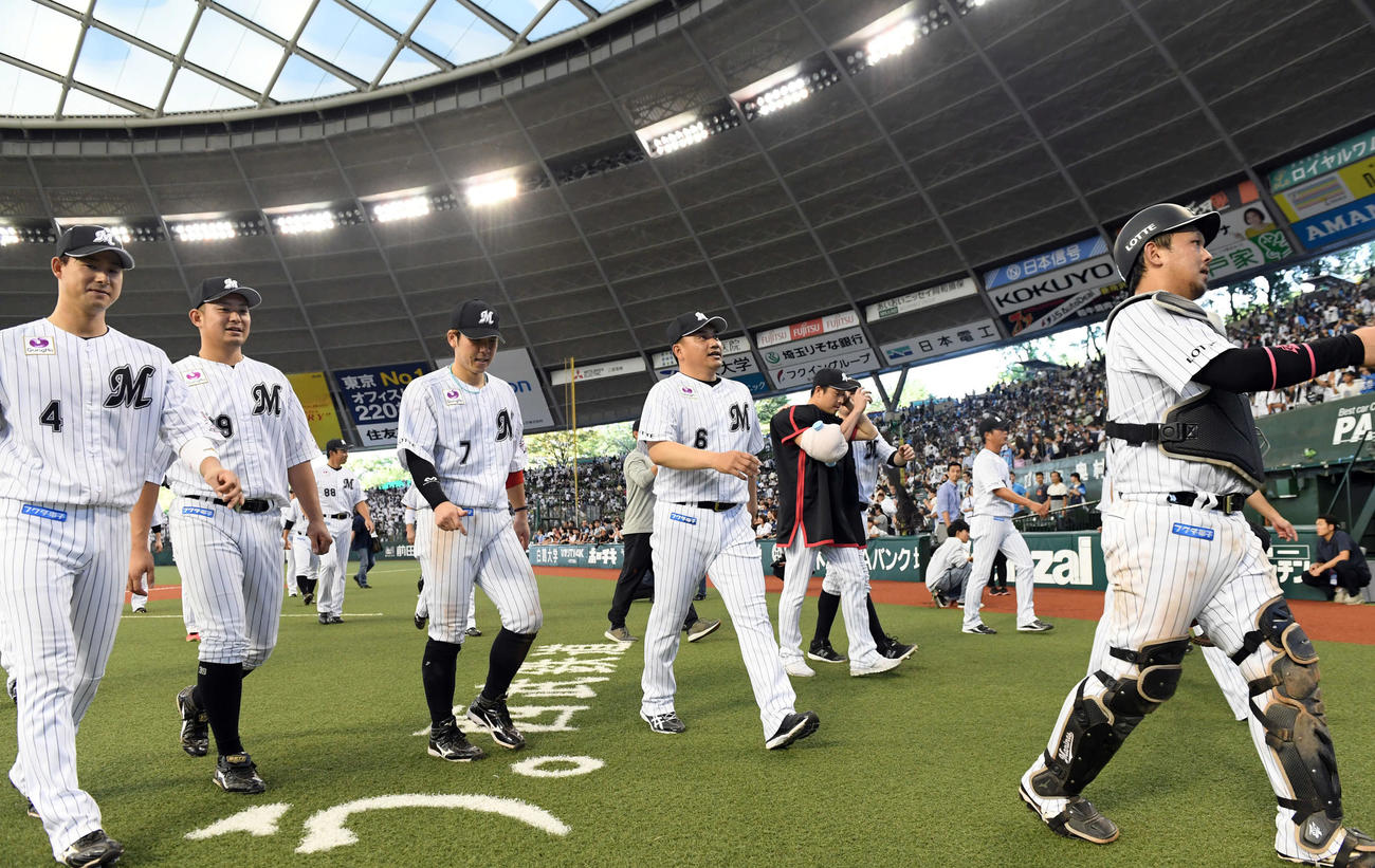 ロッテ井口監督らナイン（2019年9月16日撮影）