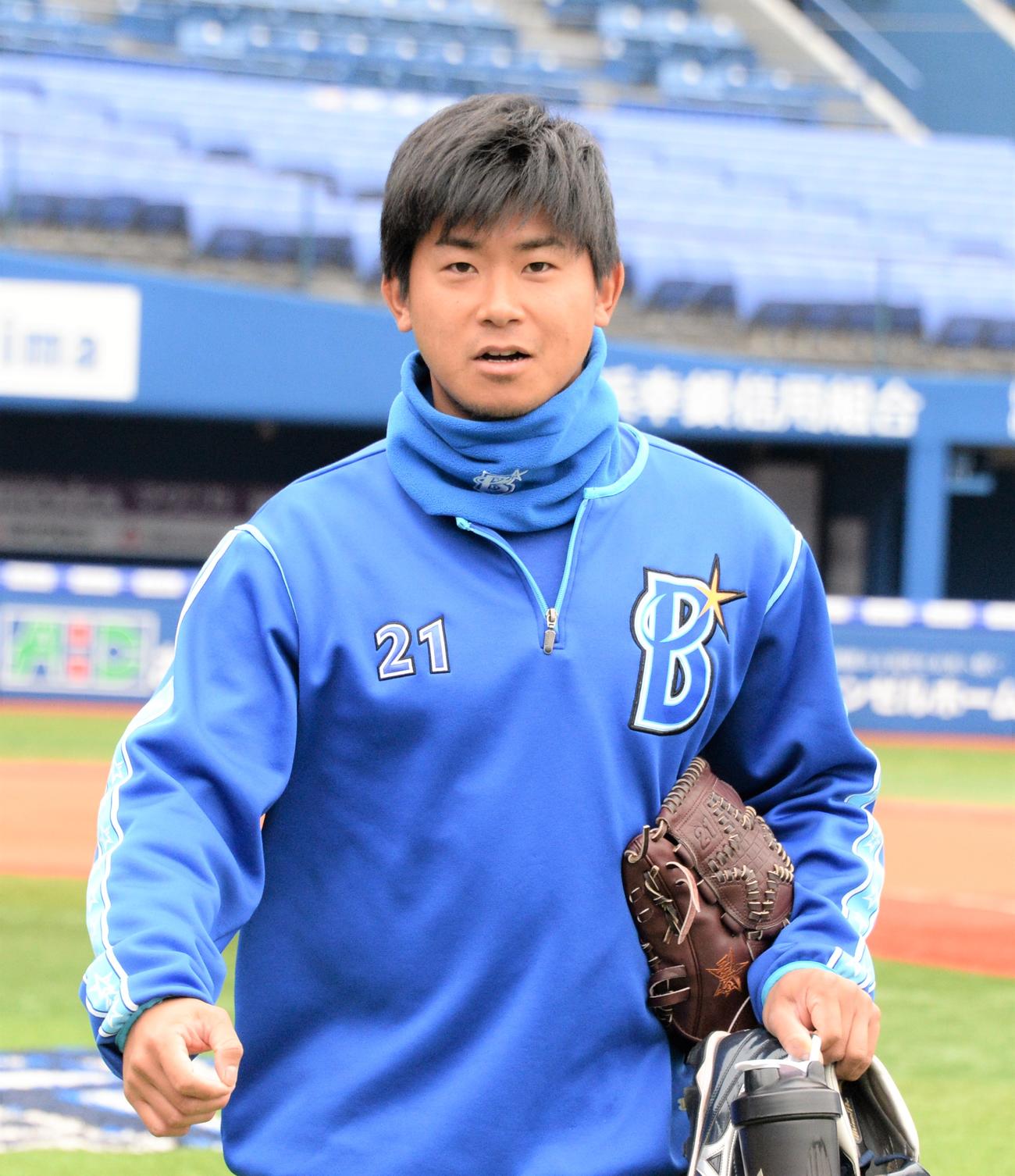 オフの日に自ら前髪をカットしたDeNA今永（撮影・鈴木正章）