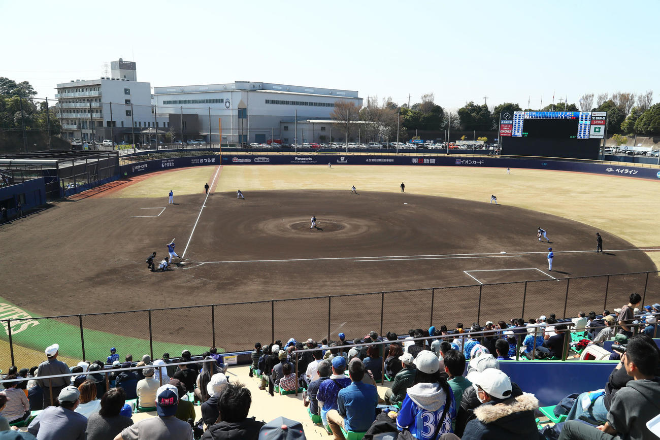 日本ハムの2軍本拠地の鎌ケ谷スタジアム（2018年3月25日撮影）