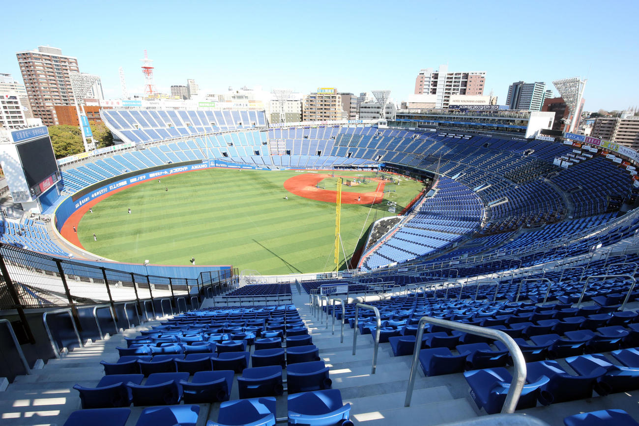 横浜スタジアムの全景（2020年3月24日撮影）