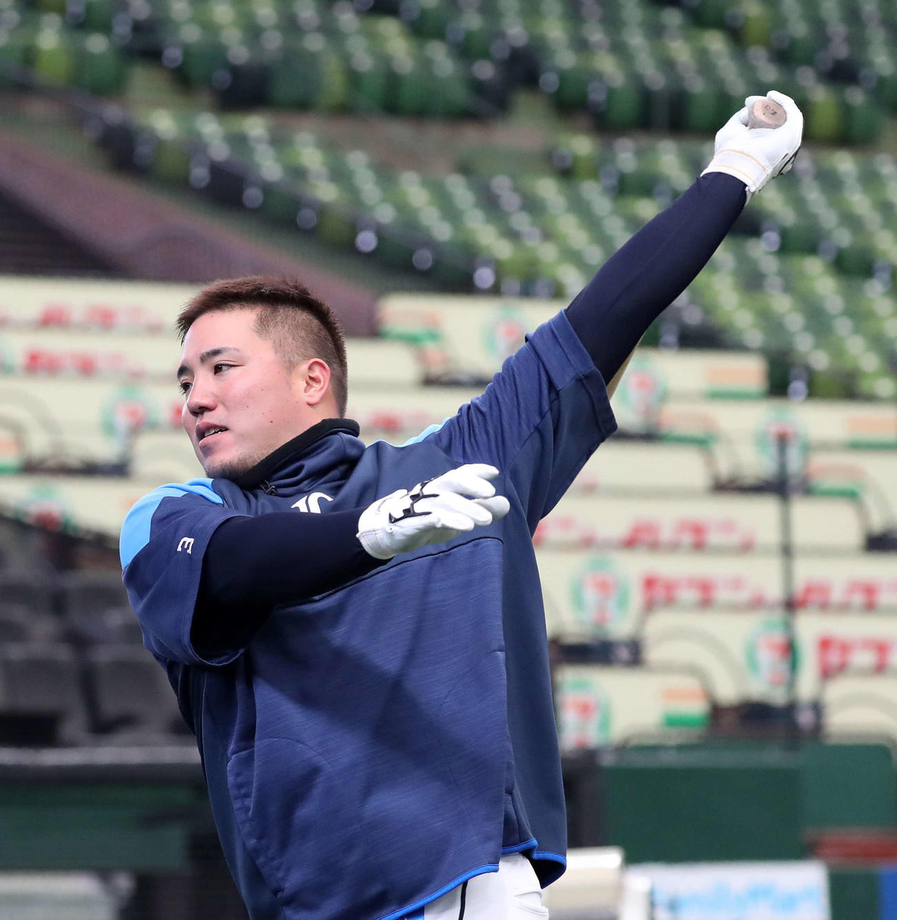 ティー打撃する西武山川（撮影・鈴木正人）　