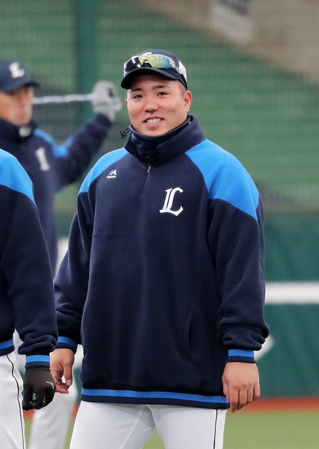 アップ中、笑顔を見せる西武山川（撮影・鈴木正人）　