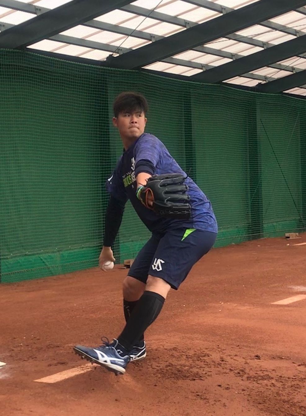自主練でブルペン入りしたヤクルト清水（撮影・保坂恭子）