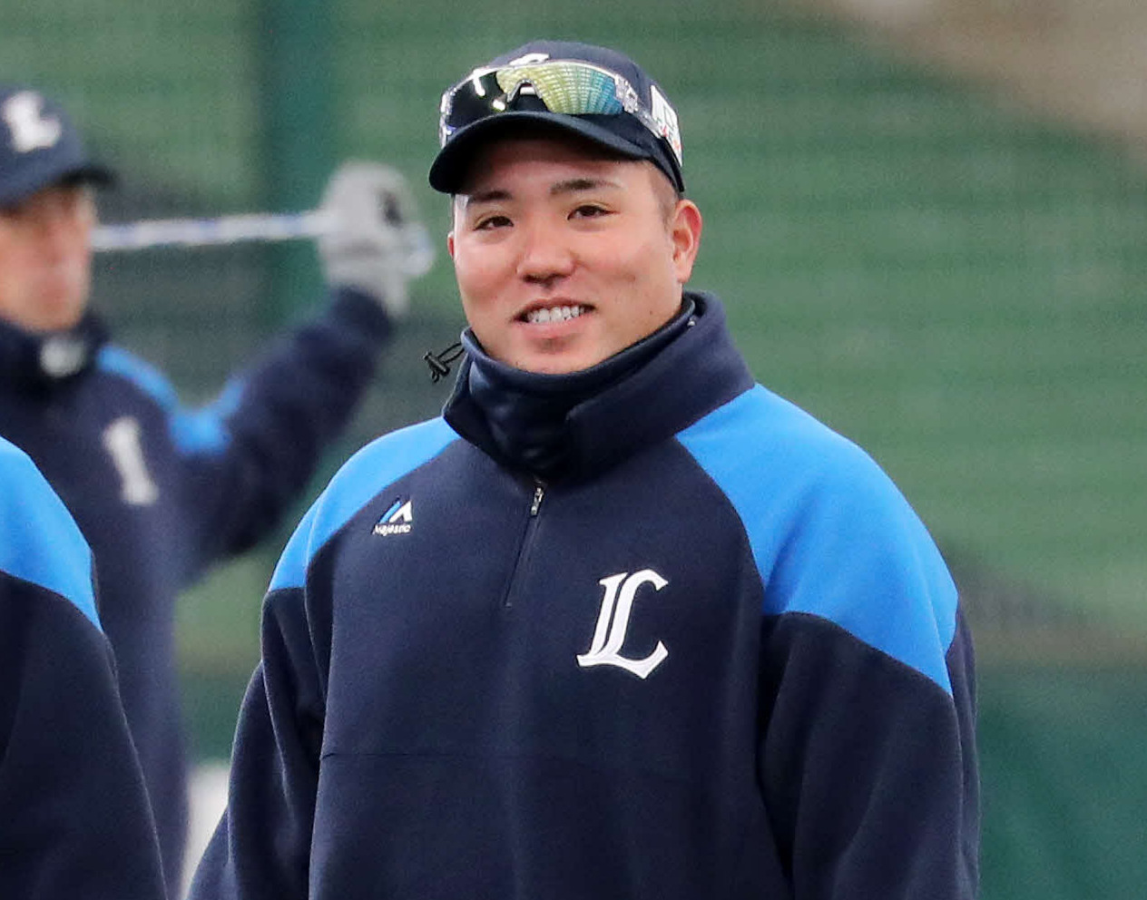 アップ中、笑顔を見せる西武山川（撮影・鈴木正人）　