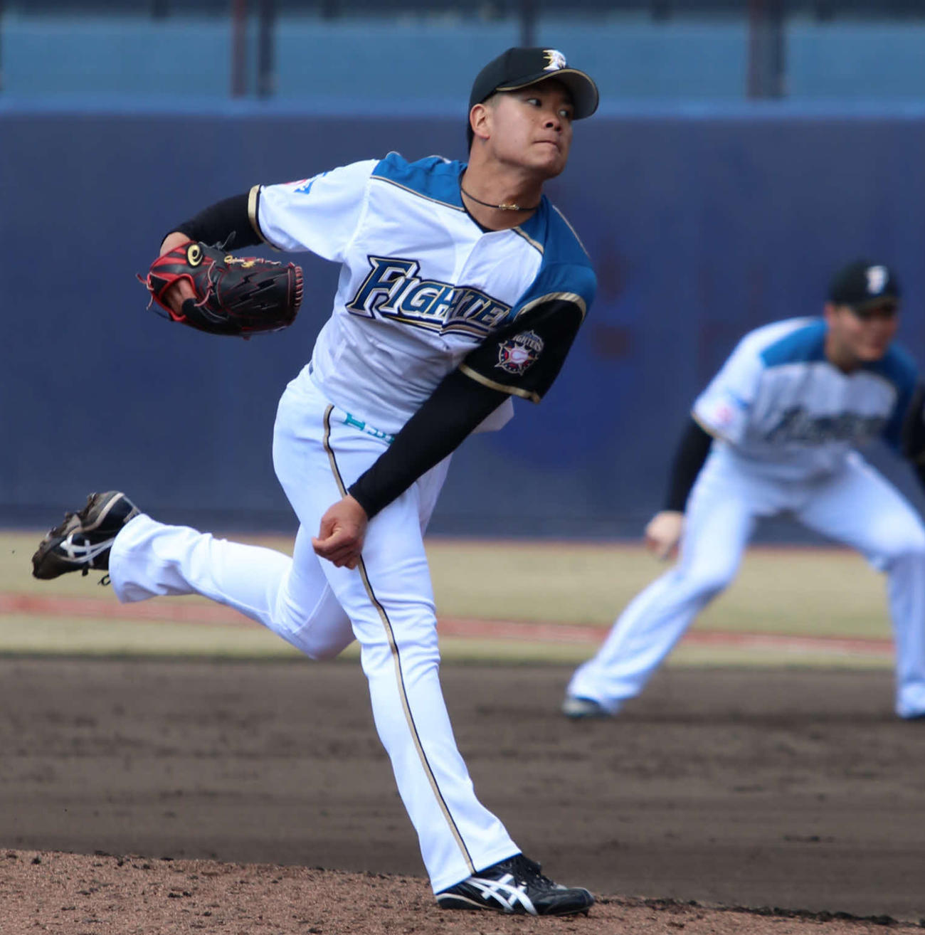 24日、2軍練習試合の西武戦で登板する日本ハム福田（撮影・山崎純一）