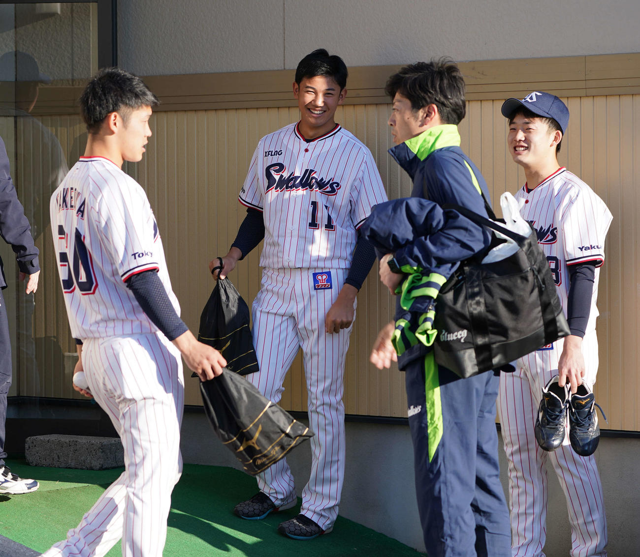 プロでは奥川と同じユニホームでプレーする（2020年2月1日撮影）