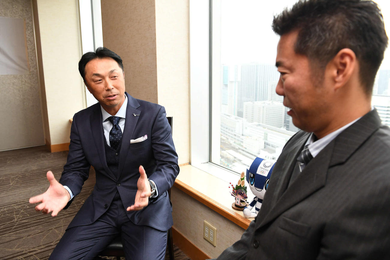 対談する宮本慎也氏（左）と上原浩治氏