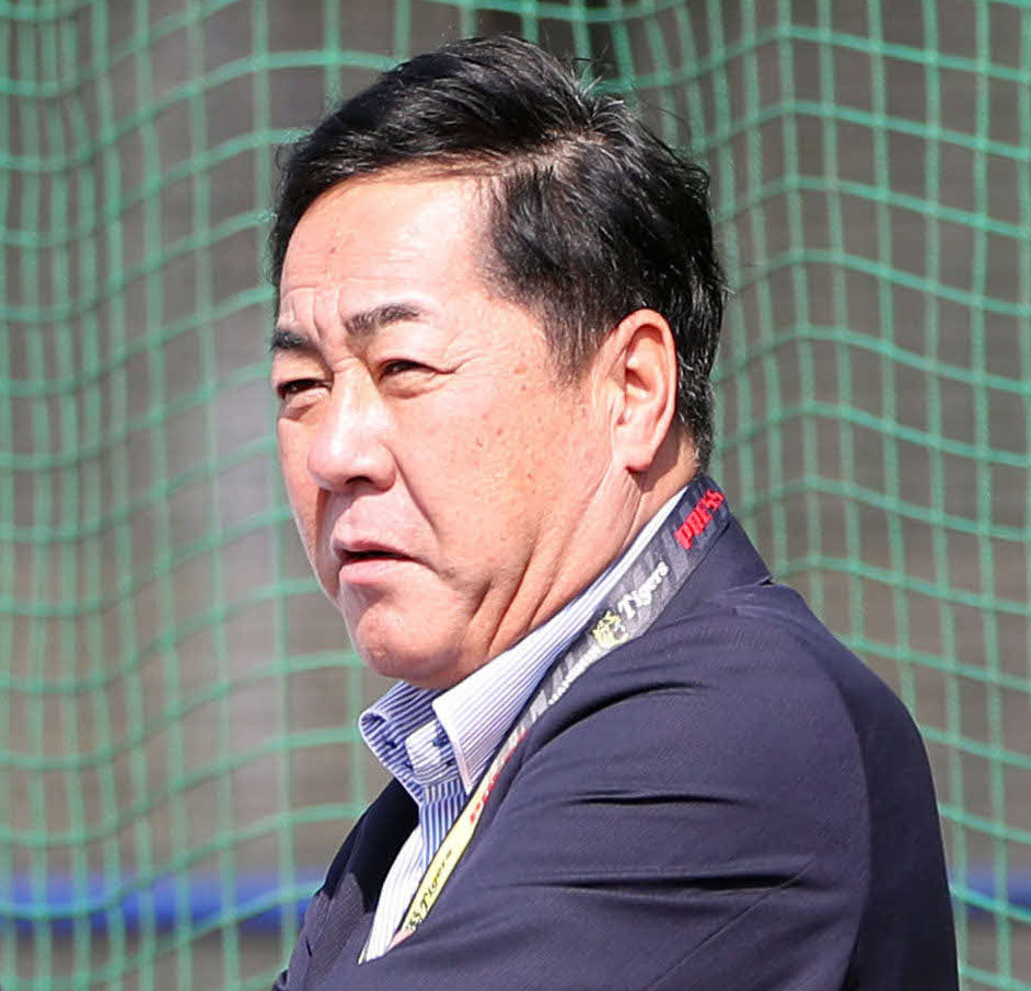 2月、キャンプを視察する中西清起氏