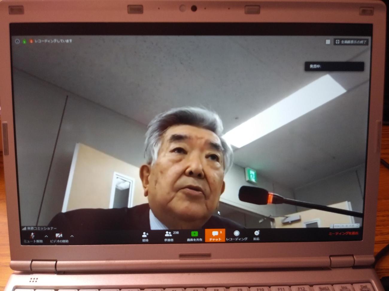 第5回新型コロナウイルス対策連絡会議のウェブ会見で発言するNPB斉藤惇コミッショナー