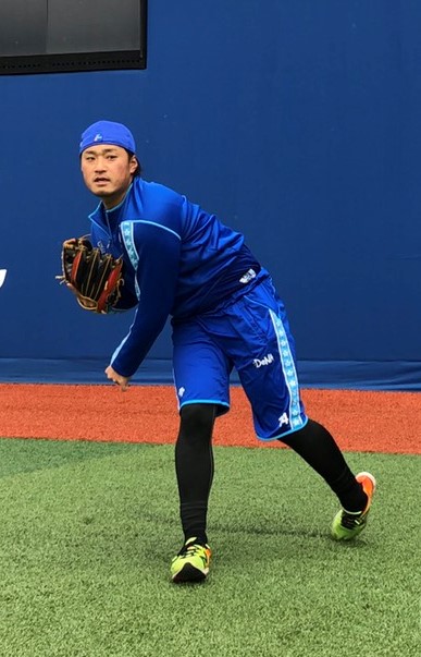 キャッチボールを行うDeNA石田（2020年3月30日撮影）
