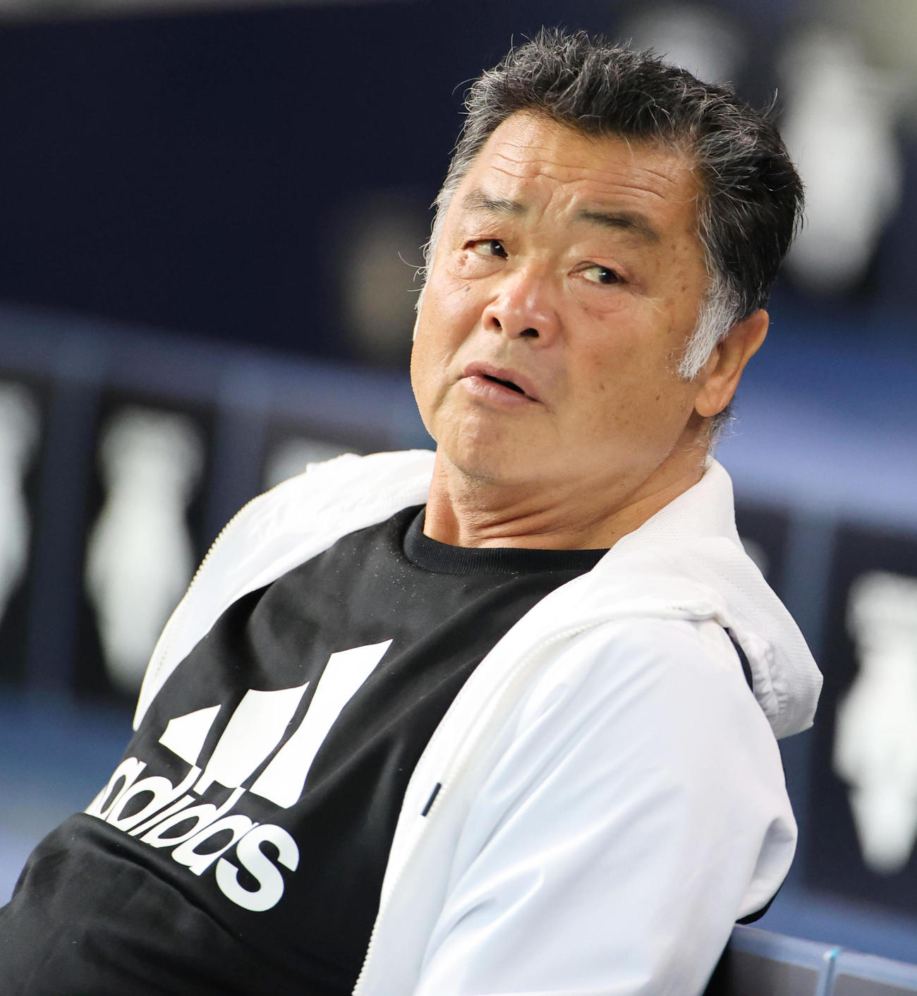 3月13日、京セラドーム大阪で練習を見つめた川藤幸三OB会長
