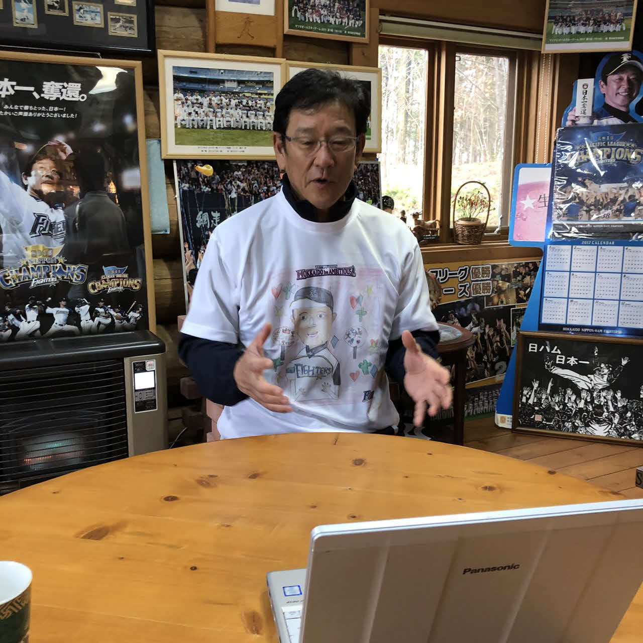 オンライン取材に応える日本ハム栗山監督（球団提供）