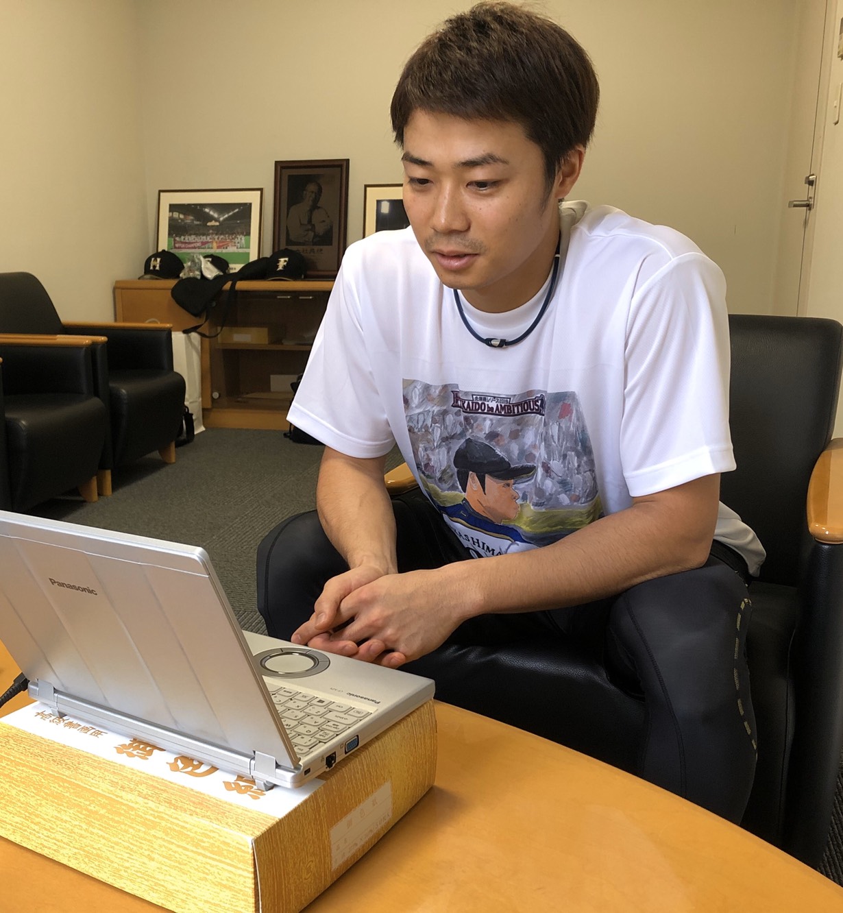 オンライン取材を受ける日本ハム中島（球団提供）