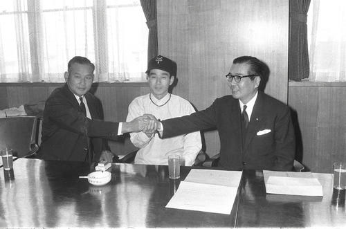 関根潤三がトレードで入団