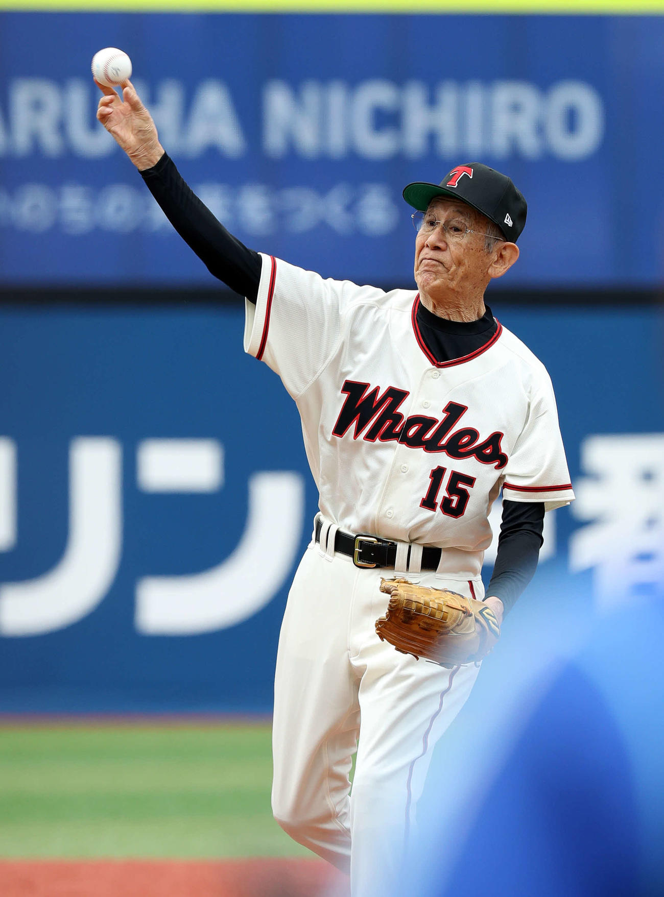 19年4月、DeNA－広島戦で始球式を行う稲川氏