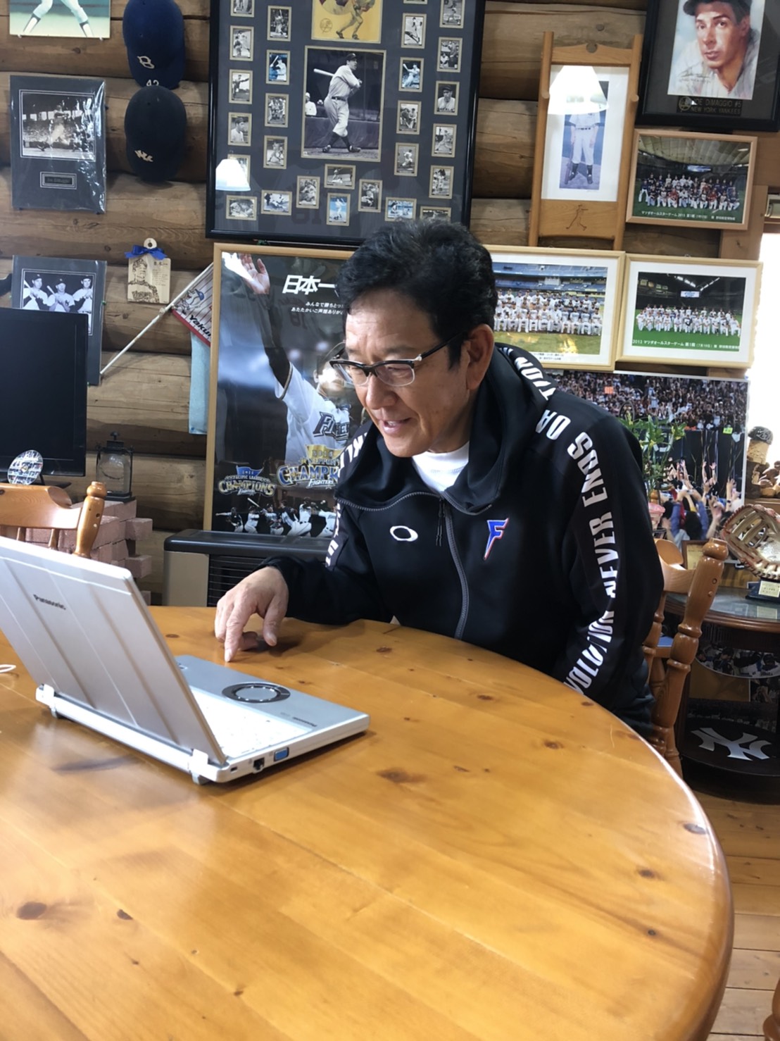 オンライン取材を受ける日本ハム栗山監督（球団提供）