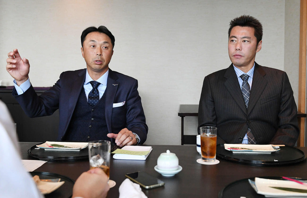 対談する宮本慎也氏（左）と上原浩治氏