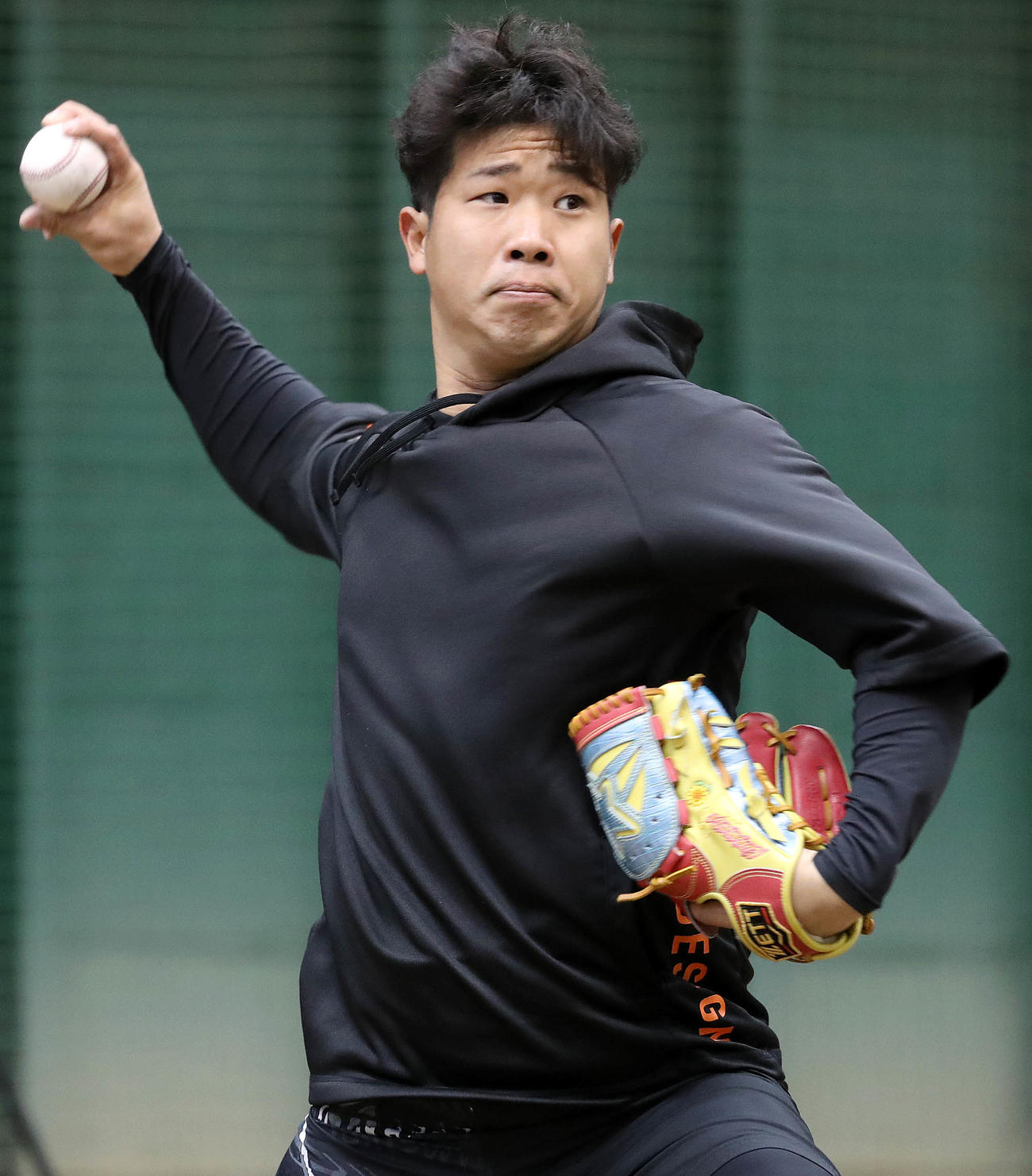 ブルペン投球する巨人鍬原（提供：読売巨人軍）