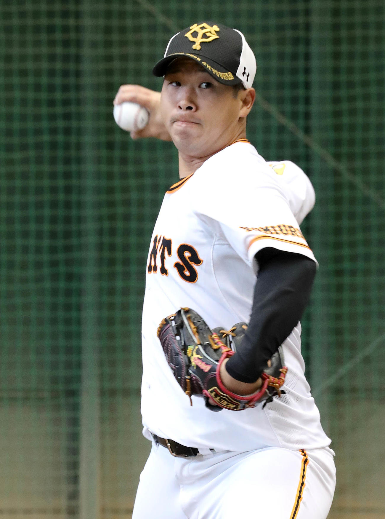 ブルペン投球する巨人鍬原（提供：読売巨人軍）