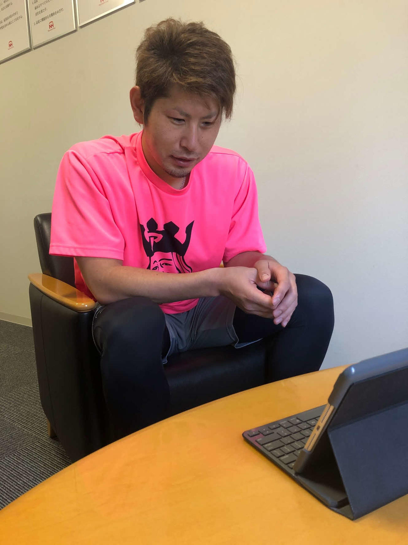 オンライン取材を受ける日本ハム加藤（球団提供）