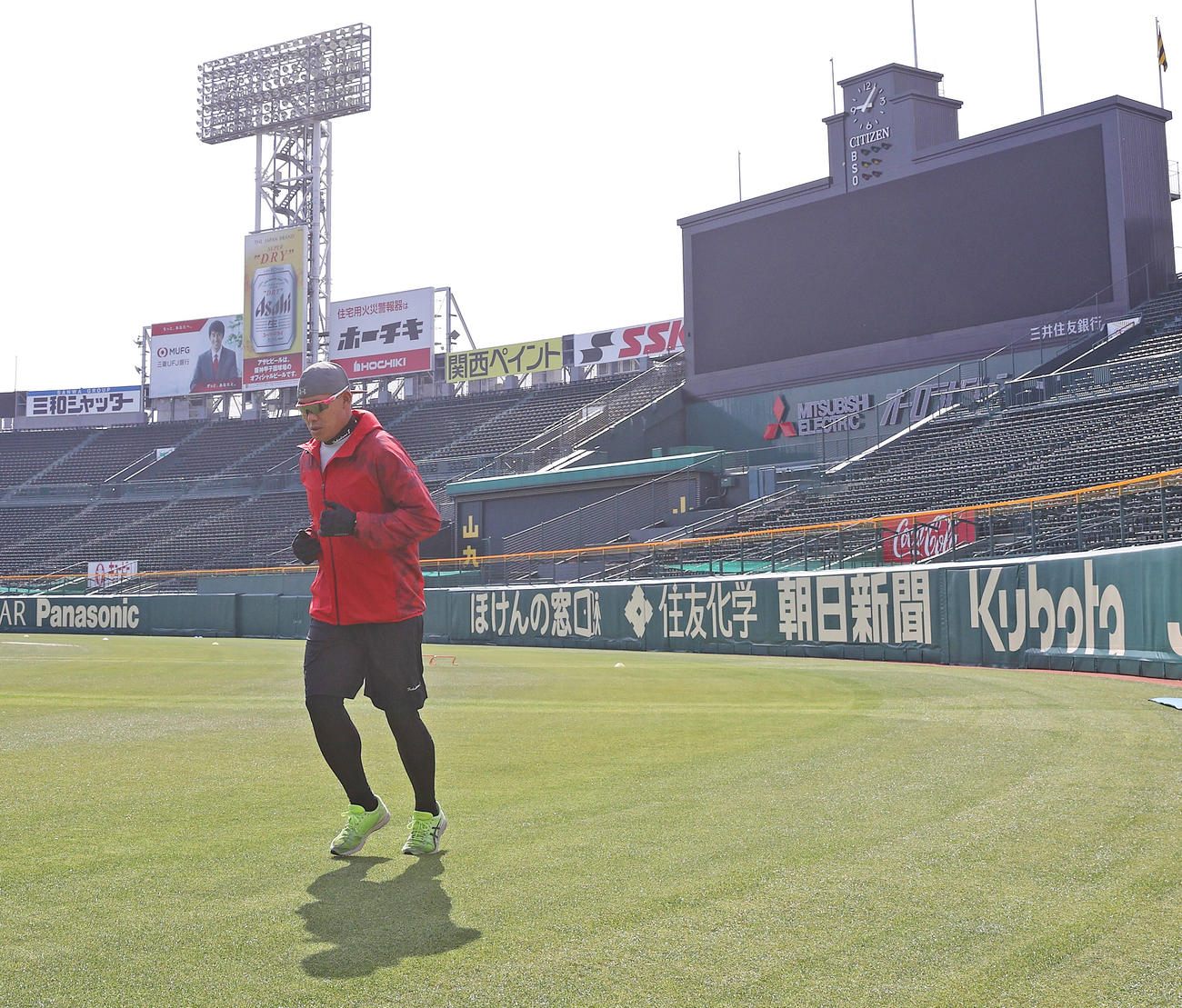 甲子園で自主練習を行う福留孝介（球団提供）