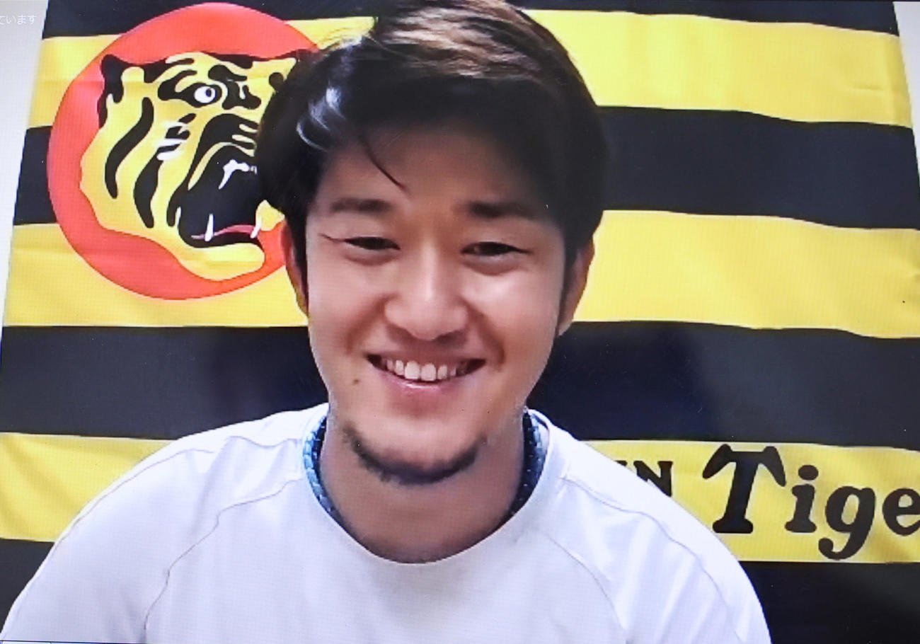 オンライン取材を受ける阪神岩貞祐太（撮影・清水貴仁）