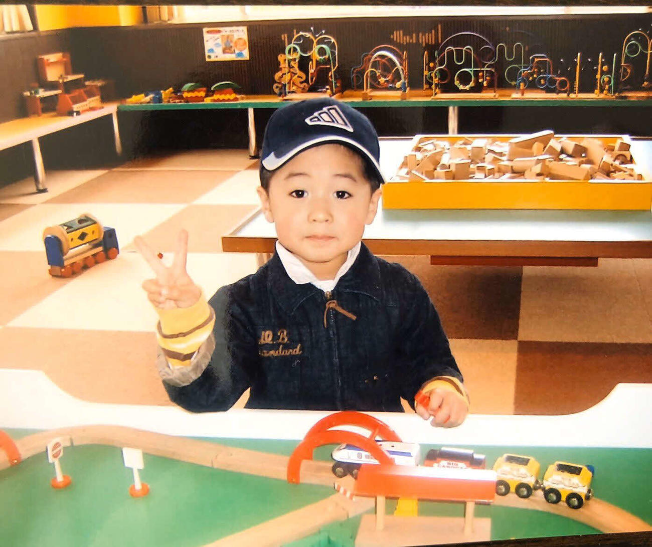 誕生日に両親から送られてきた楽天黒川の幼少時の写真（球団提供）