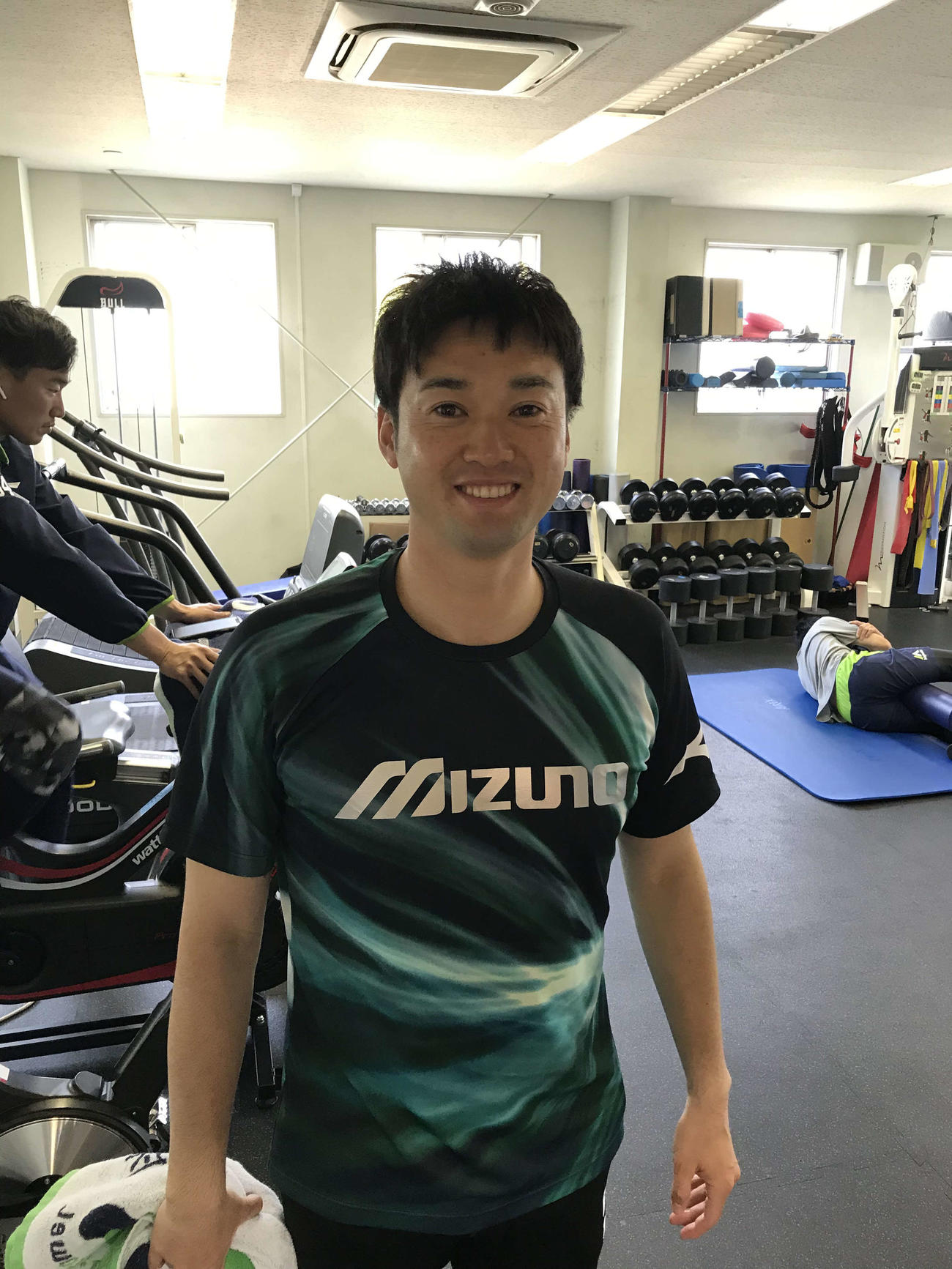 自主トレを積んでいるヤクルト石山（球団提供）