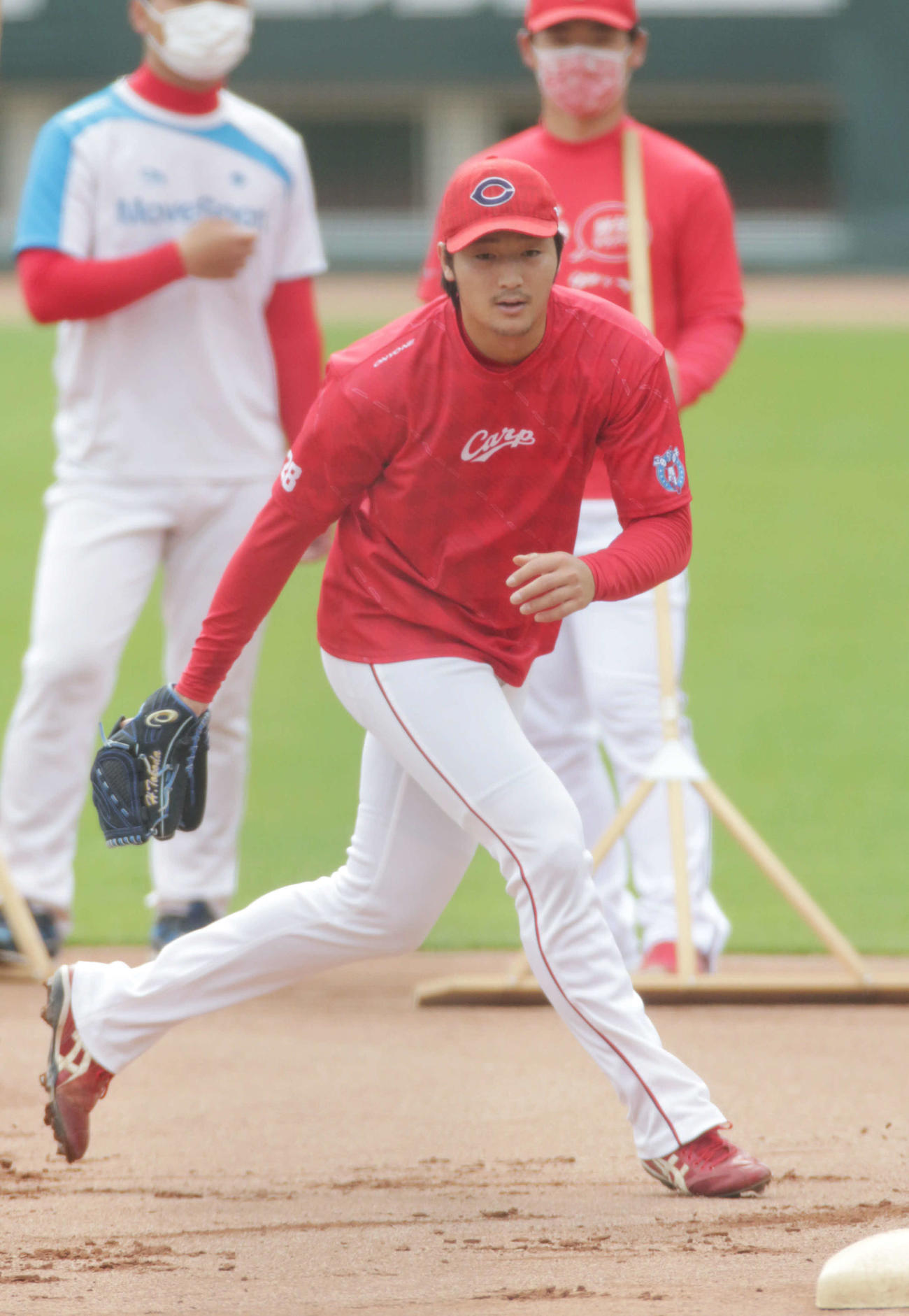 ノックを受ける広島床田（撮影・加藤孝規）