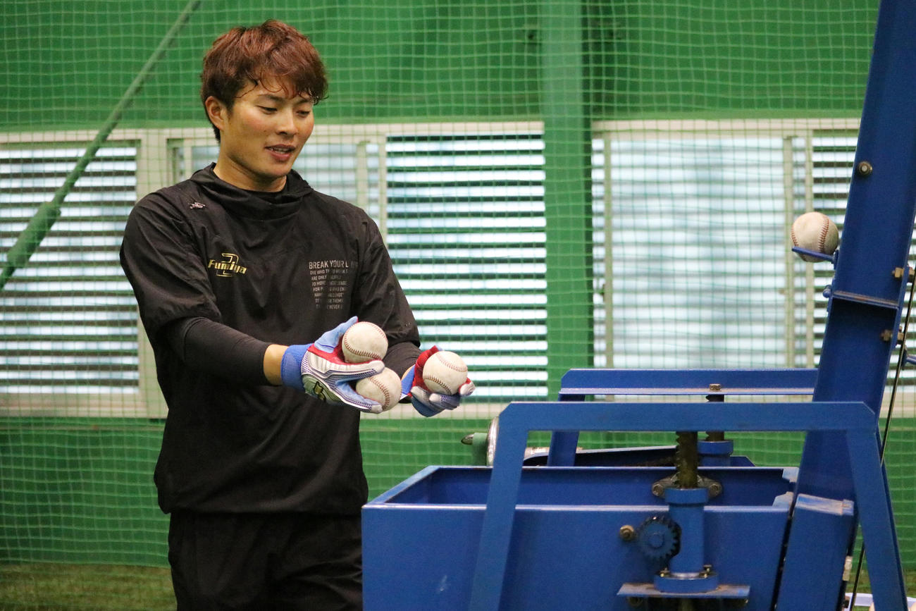 自主練習を行う北條史也（阪神タイガース提供）