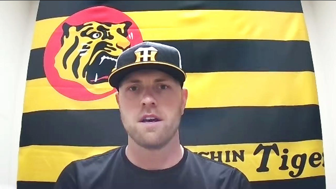 オンライン取材を受けるエドワーズ（撮影・上山淳一）