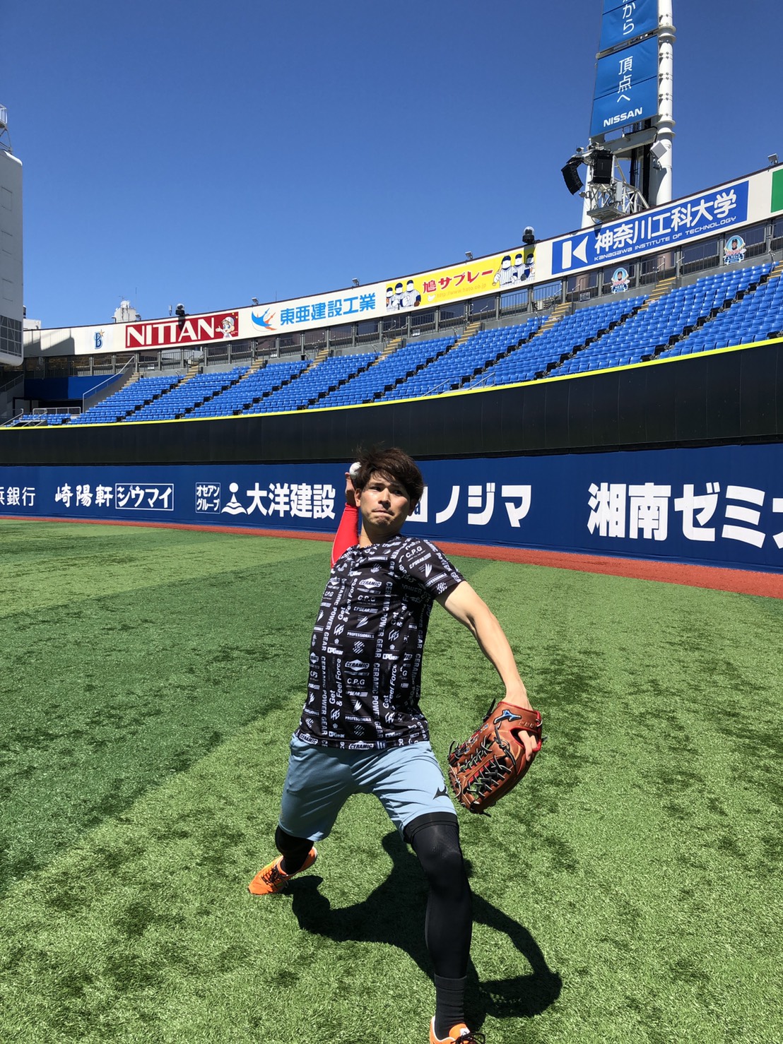 自主トレを行うDeNA神里（球団提供）
