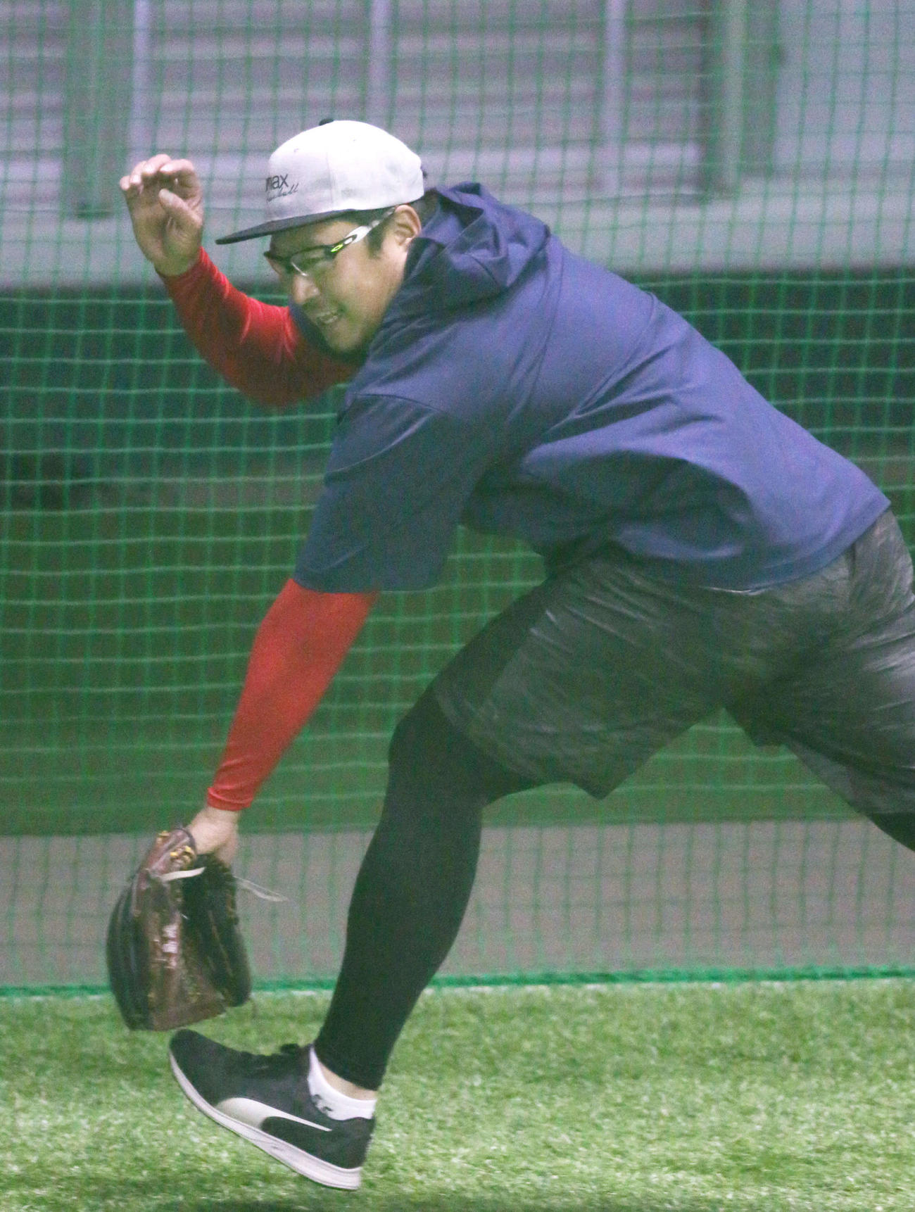 ノックを受ける広島松山（撮影・加藤孝規）