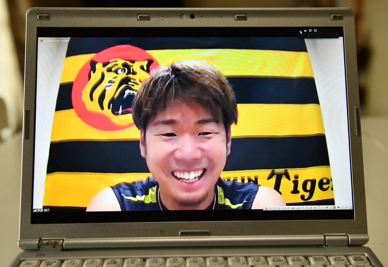 オンラインで取材を受ける阪神・西勇輝（撮影・上田博志）