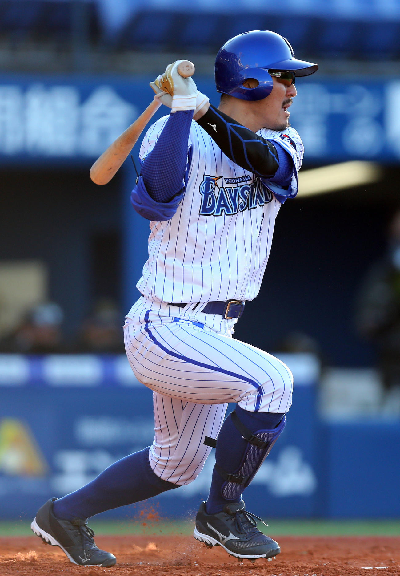DeNA対阪神　2回裏DeNA2死一、二塁、中前適時打を放つ梶谷（2020年3月24日撮影）