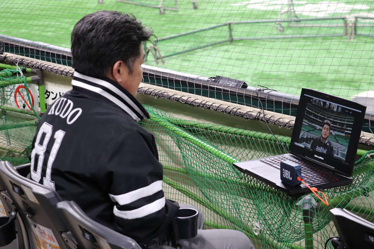 オンラインで取材対応する工藤監督（球団提供）