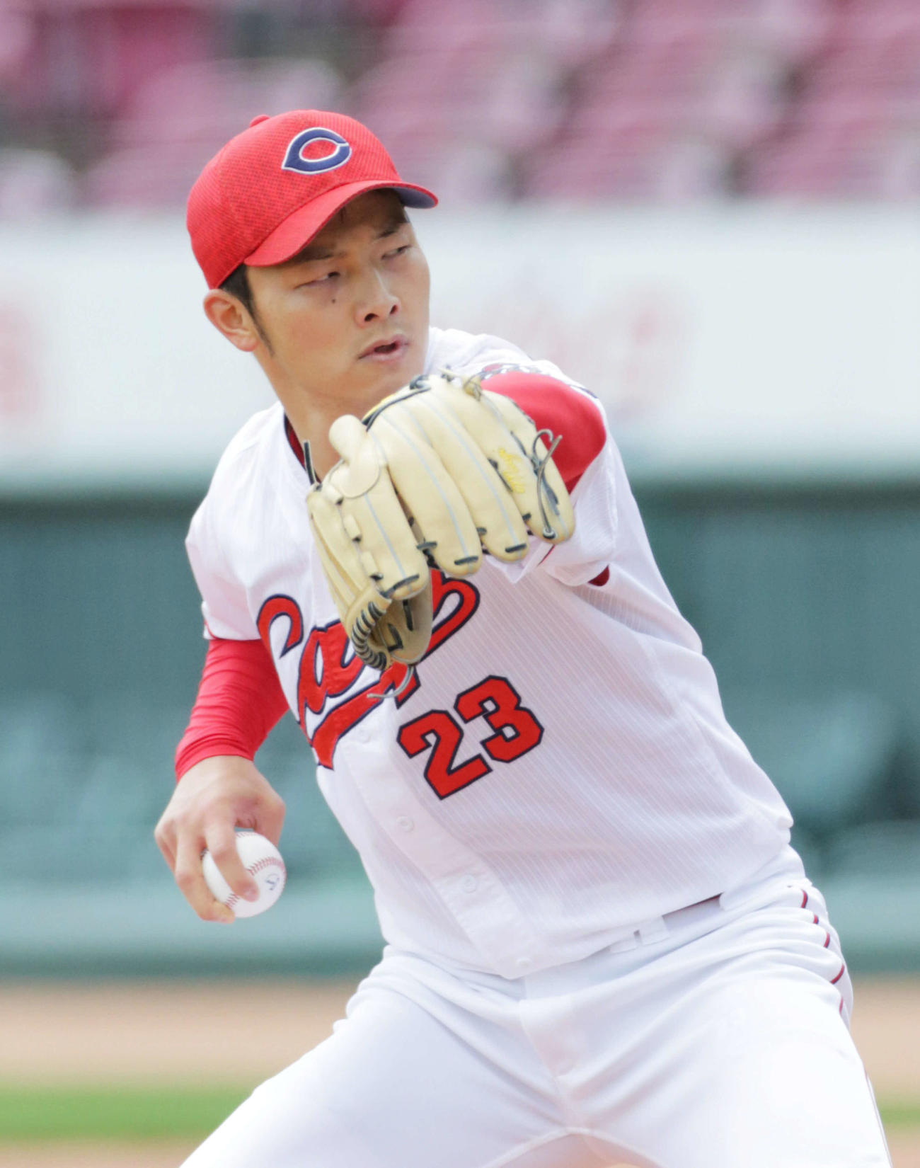 マウンドで投げ込む広島薮田（撮影・加藤孝規）