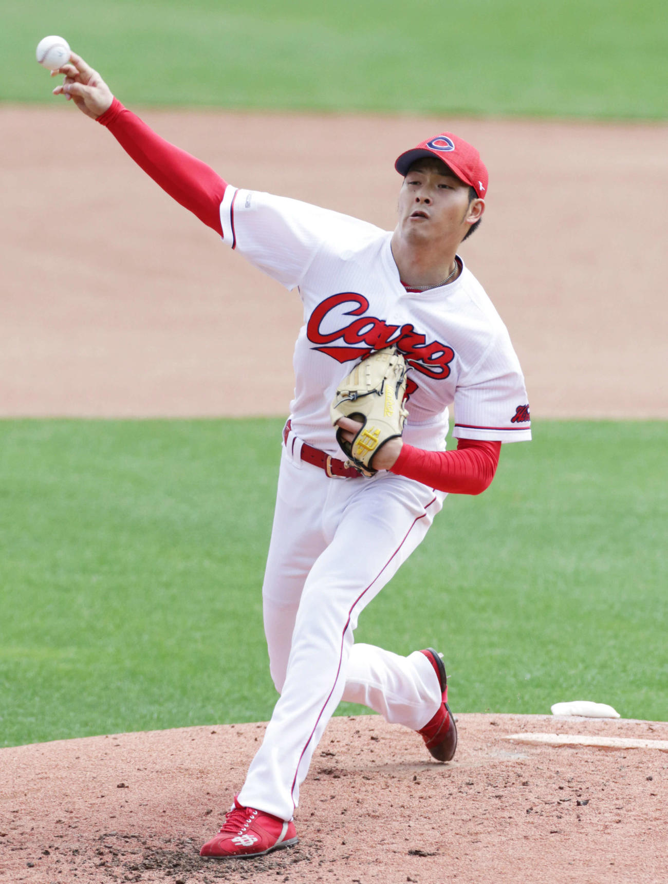 マウンドで投げ込む広島薮田（撮影・加藤孝規）