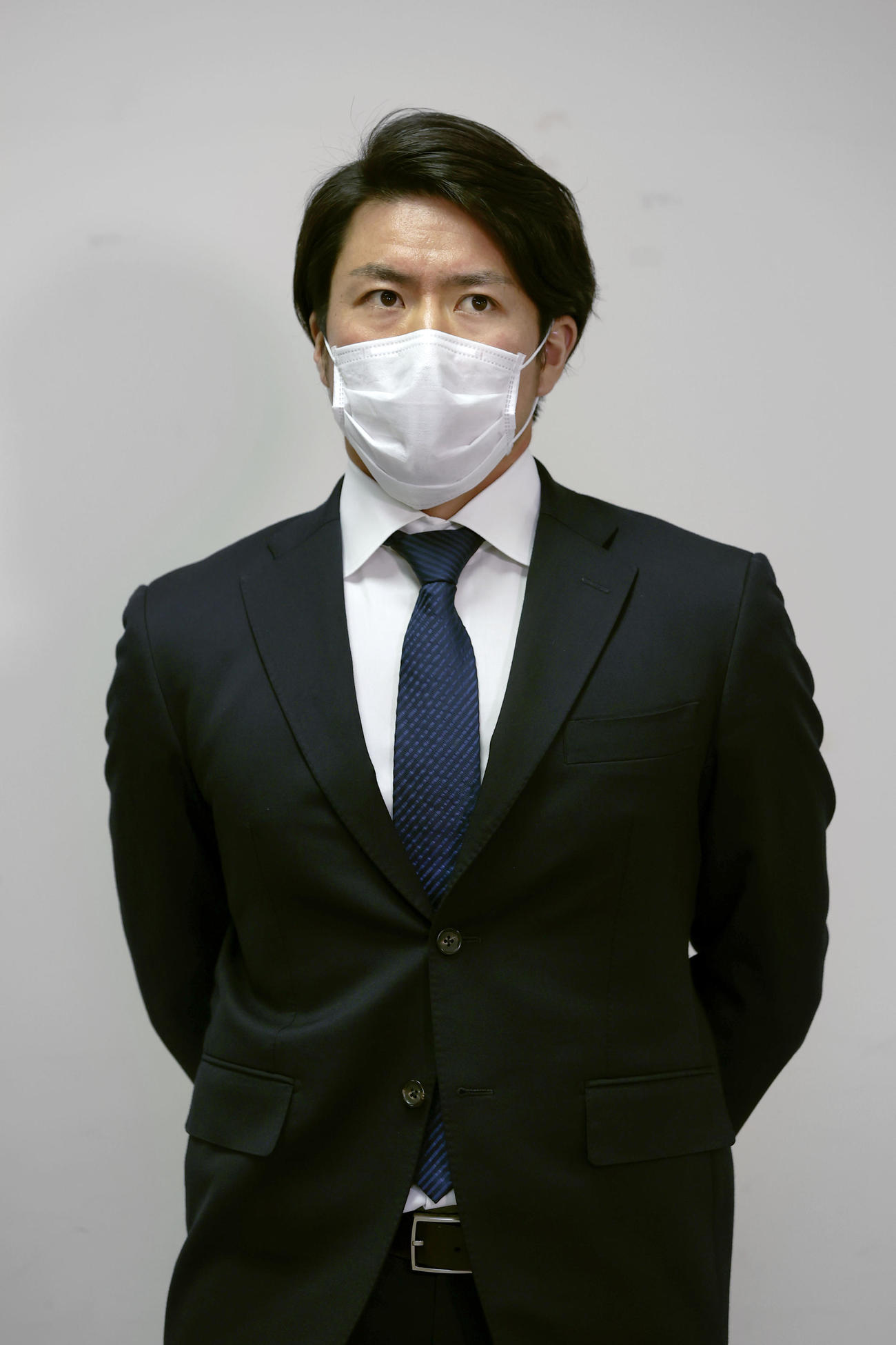 球団施設で記者会見する阪神の長坂拳弥捕手（代表撮影）