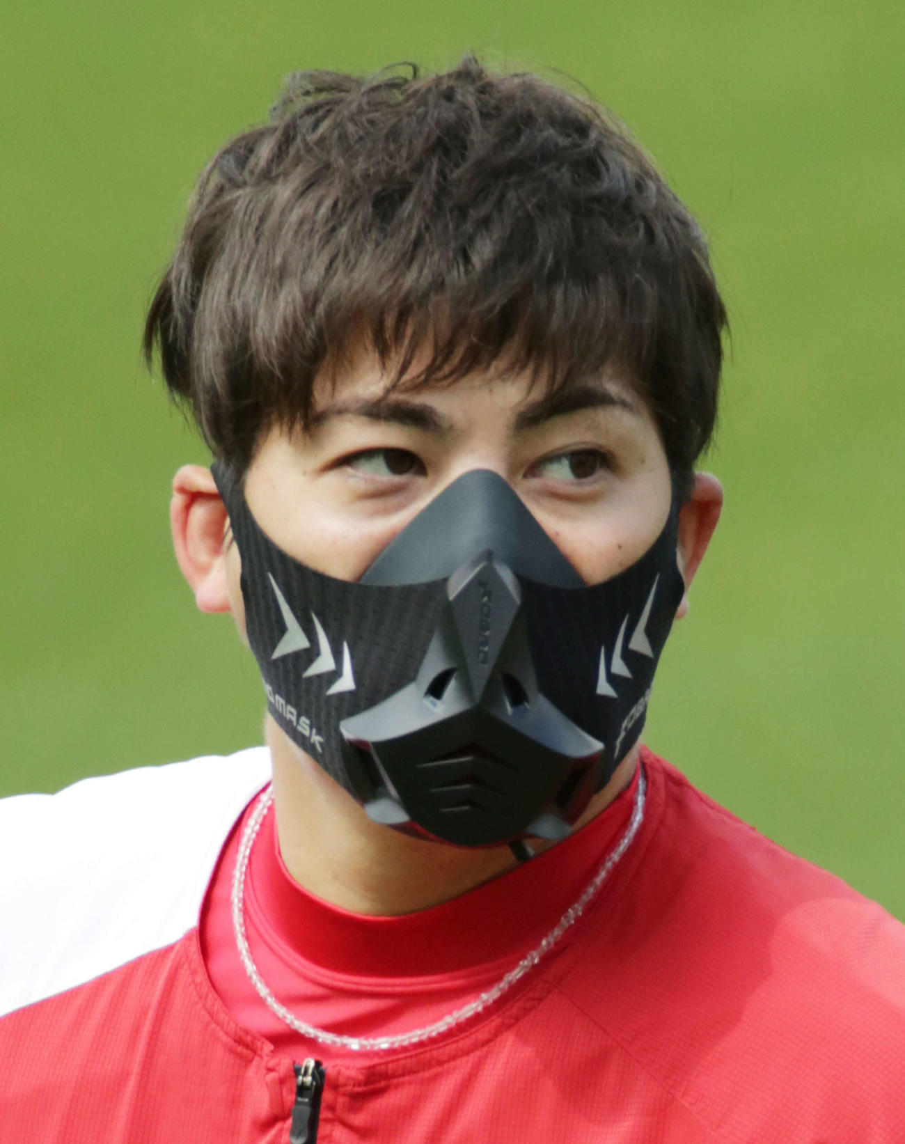 低酸素マスク姿の広島九里（撮影・加藤孝規）