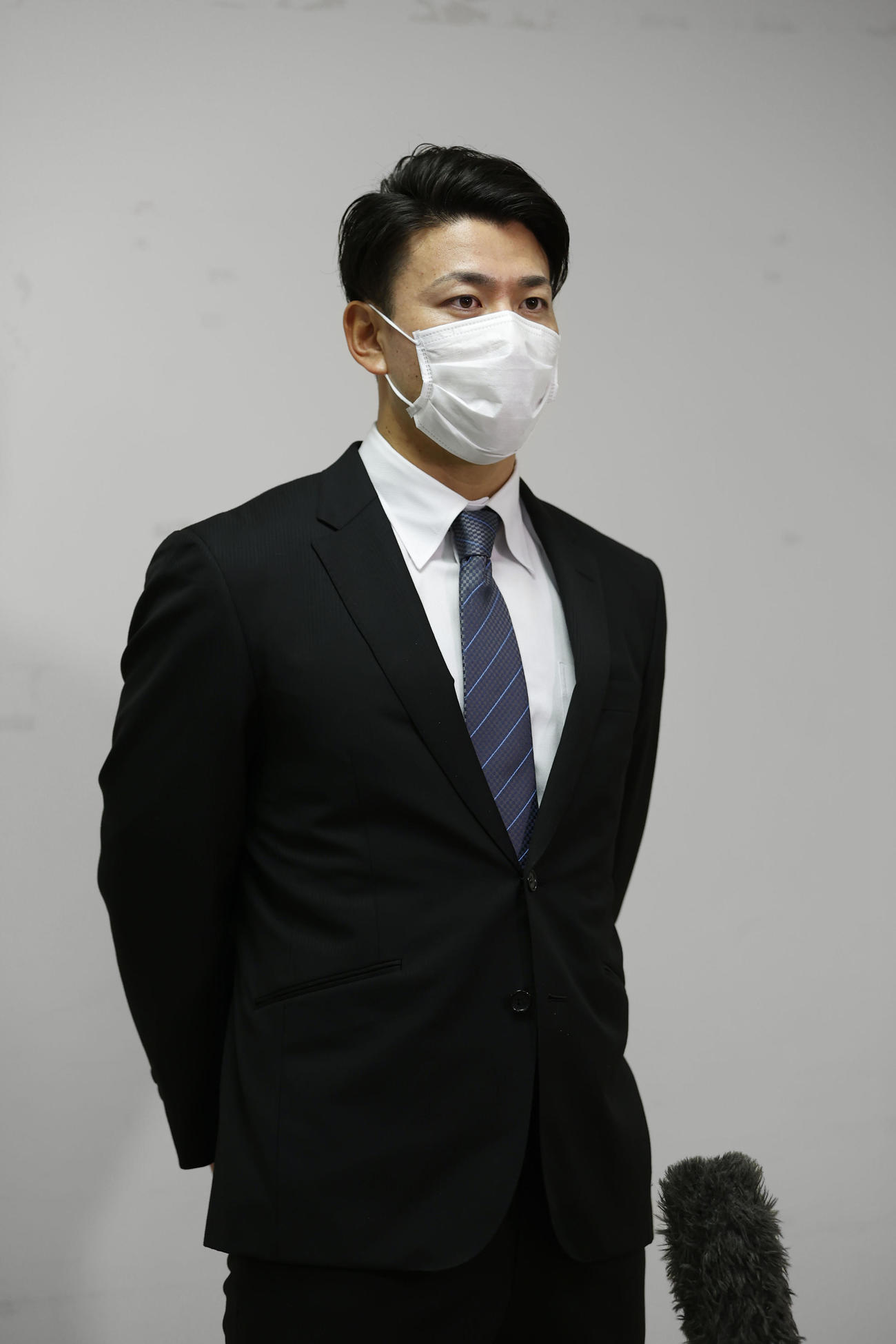 球団施設で記者会見する阪神伊藤隼（代表撮影）
