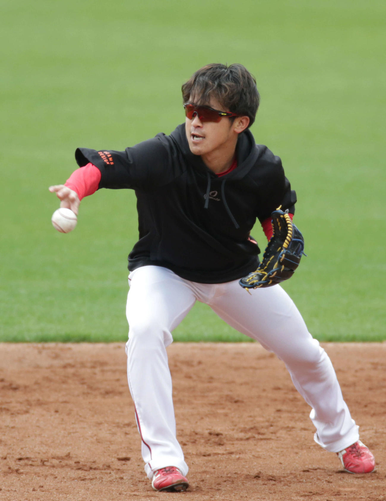 ノックを受ける広島上本（撮影・加藤孝規）
