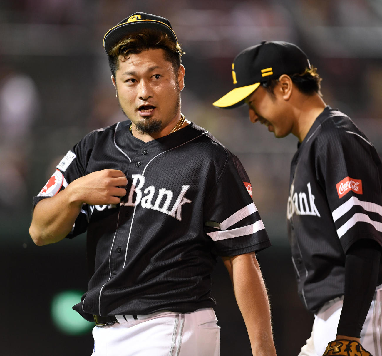 19年7月21日楽天戦、8回に登板して無失点に抑えてベンチへ引き揚げるソフトバンク森