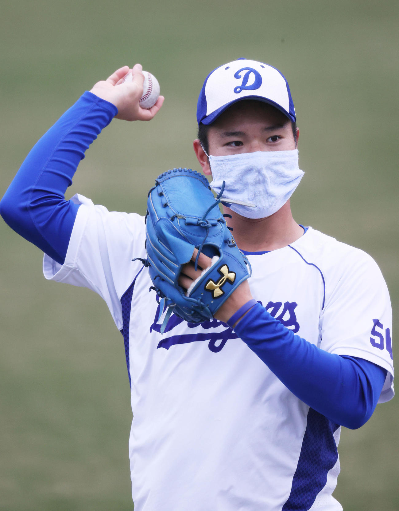 中日自主練習　キャッチボールをする清水達也