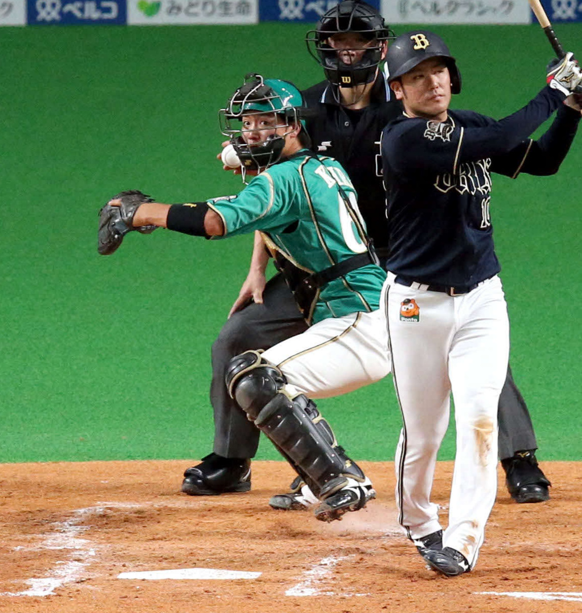 昨年5月のオリックス戦で、二塁に送球する日本ハム郡